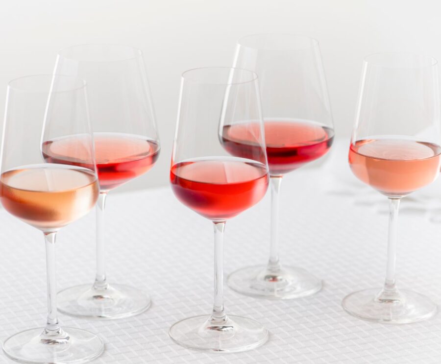 Jak Powstaje Wino Różowe: Tajniki Produkcji