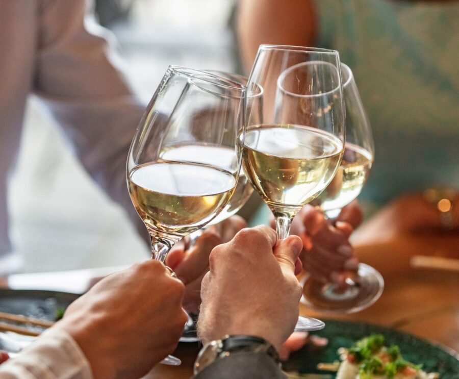 Białe Wino i Jedzenie - Sugestie i Porady