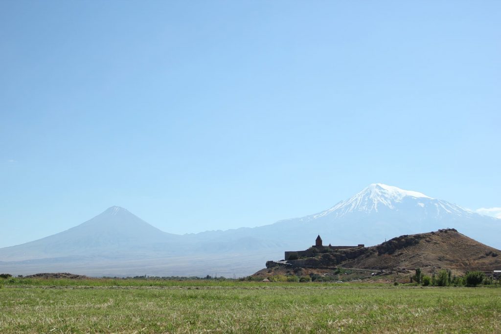 Świat wina, historyczna góra Ararat, Armenia