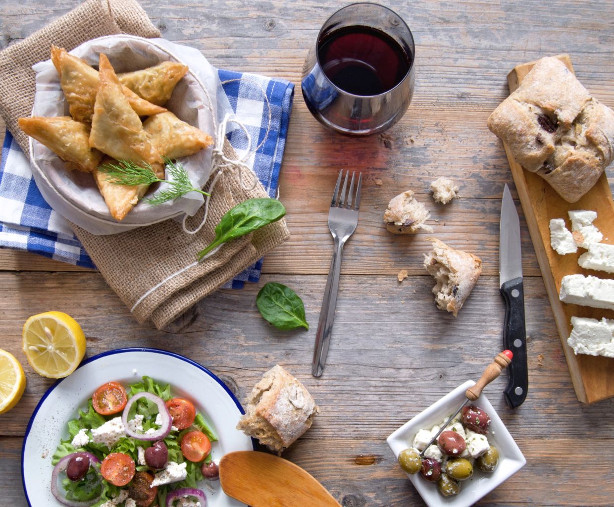 Odkrywanie Uroków Greckiej Kuchni - Idealne Połączenia Z Winiarskim Dziedzictwem Grecji