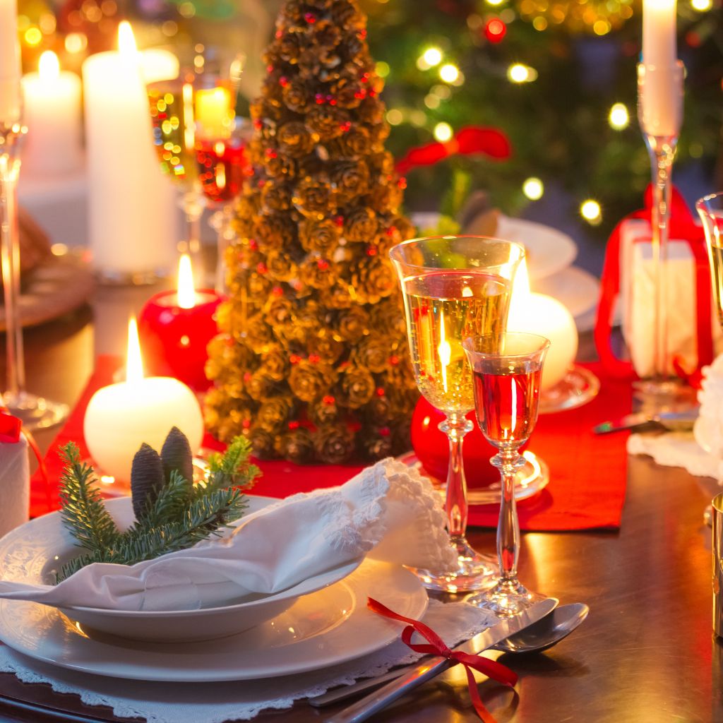 Wino na Święta i do Kolacji Wigilijnej: Elegancja Smaku na Świątecznym Stole